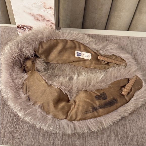 Saga fox fur collar - Picture 5 of 8